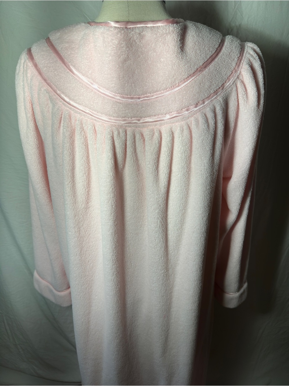 Pink Chenille House Coat Robe Floral Embroidered Button Front Pockets size L - Picture 6 of 9